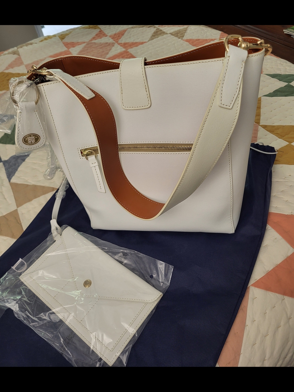Dooney & Bourke Ashby White Leather Shoulder Bag with Gold Hardware - Picture 4 of 13